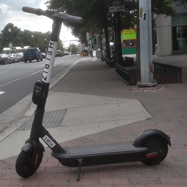 Bild på Helbiz Go elsparkcykel